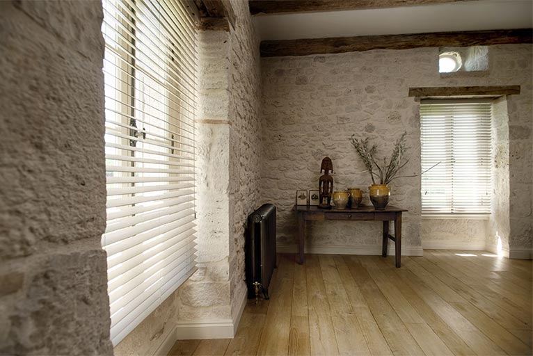 Exemple de store venitien en bois